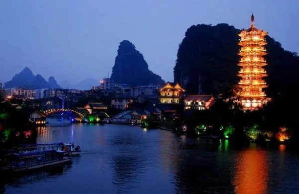 广西桂林旅游必去十大景点（广西桂林旅游必去十大景点英文）